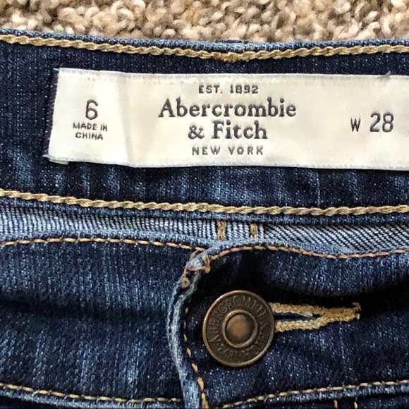 Abercrombie & Fitch Women’s Distressed Shorts Sz 6 - Picture 2 of 4